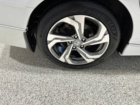 Used 2018 Honda Accord Touring image 21
