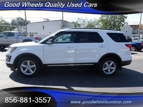 Used 2017 Ford Explorer XLT image 8