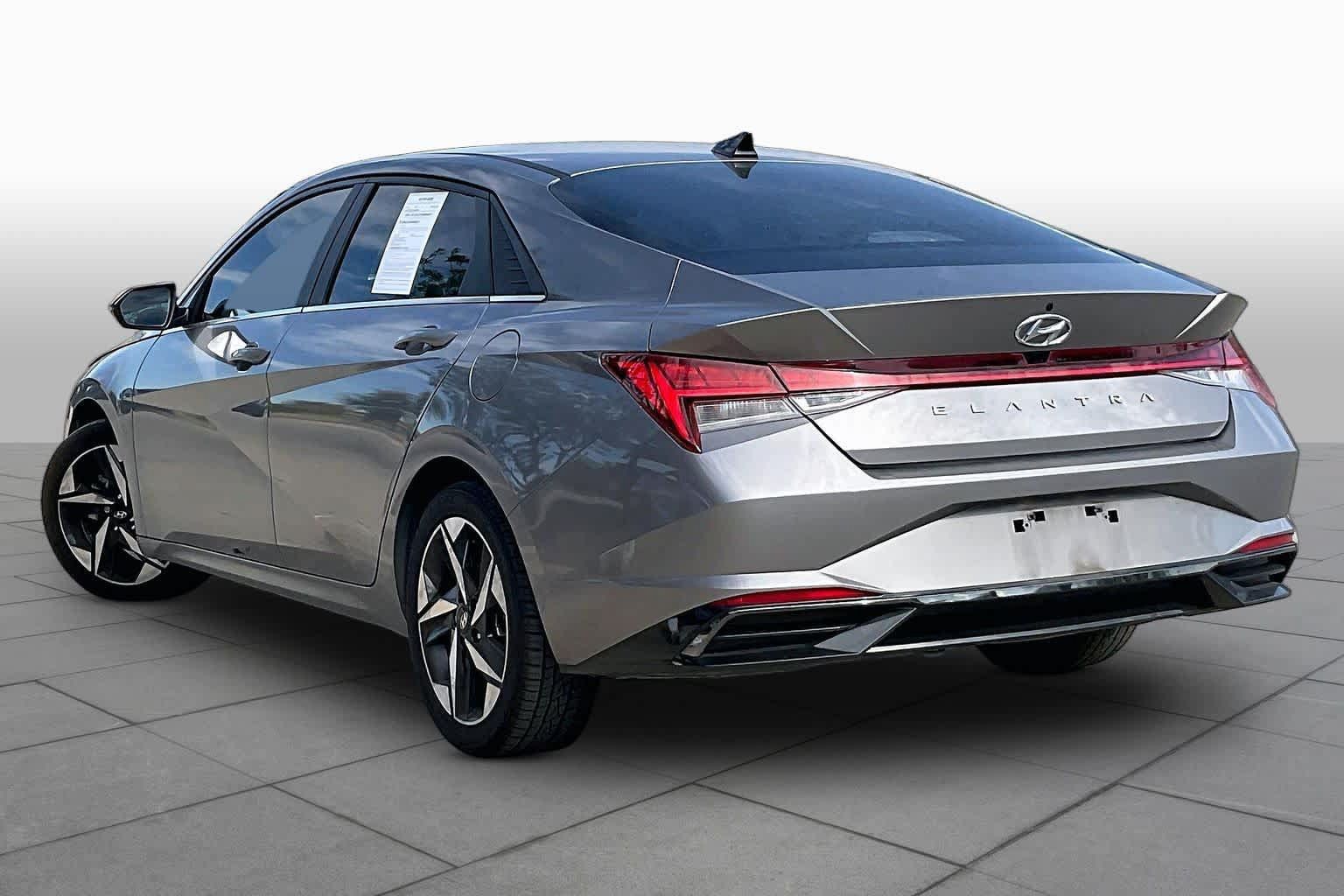 Used 2021 Hyundai Elantra SEL w/ Convenience + Premium Package FWD image 11
