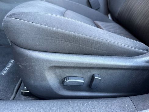Used 2025 Nissan Altima 2.5 SV FWD image 15