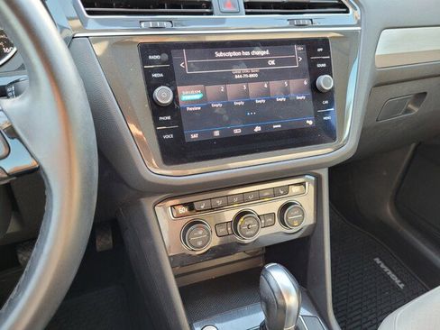 Used 2019 Volkswagen Tiguan SE image 16