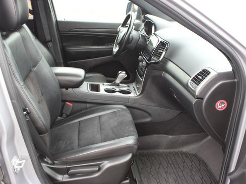 Used 2020 Jeep Grand Cherokee Altitude AWD/4WD image 23