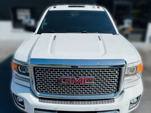 Used 2016 GMC Sierra 2500 Denali w/ Duramax Plus Package AWD/4WD image 9