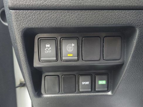 Used 2017 Nissan Rogue S image 25