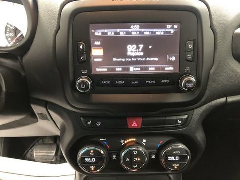 Used 2017 Jeep Renegade Trailhawk w/ Premium Trailhawk Package AWD/4WD image 21