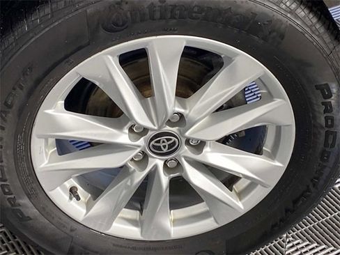 Used 2023 Toyota Corolla Cross LE w/ Moonroof Package image 28