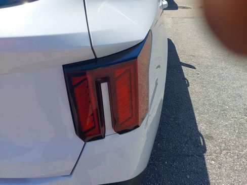 Used 2024 Kia Sorento S image 36