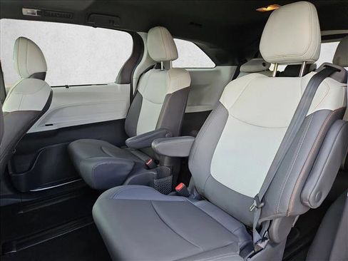 Used 2021 Toyota Sienna XSE w/ XSE Plus Package image 20