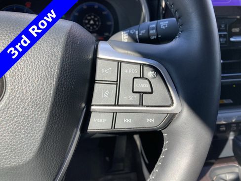 Used 2024 Toyota Highlander Limited image 20