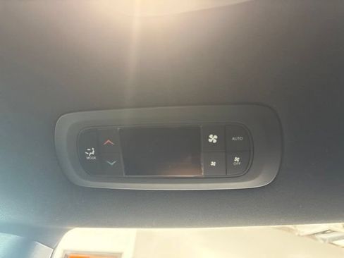 New 2027 Chrysler Pacifica Select AWD/4WD image 29