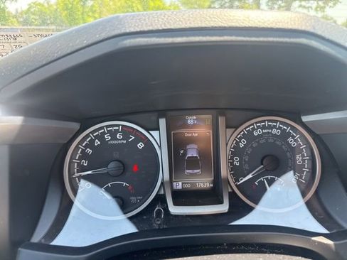 Used 2023 Toyota Tacoma SR5 AWD/4WD image 22