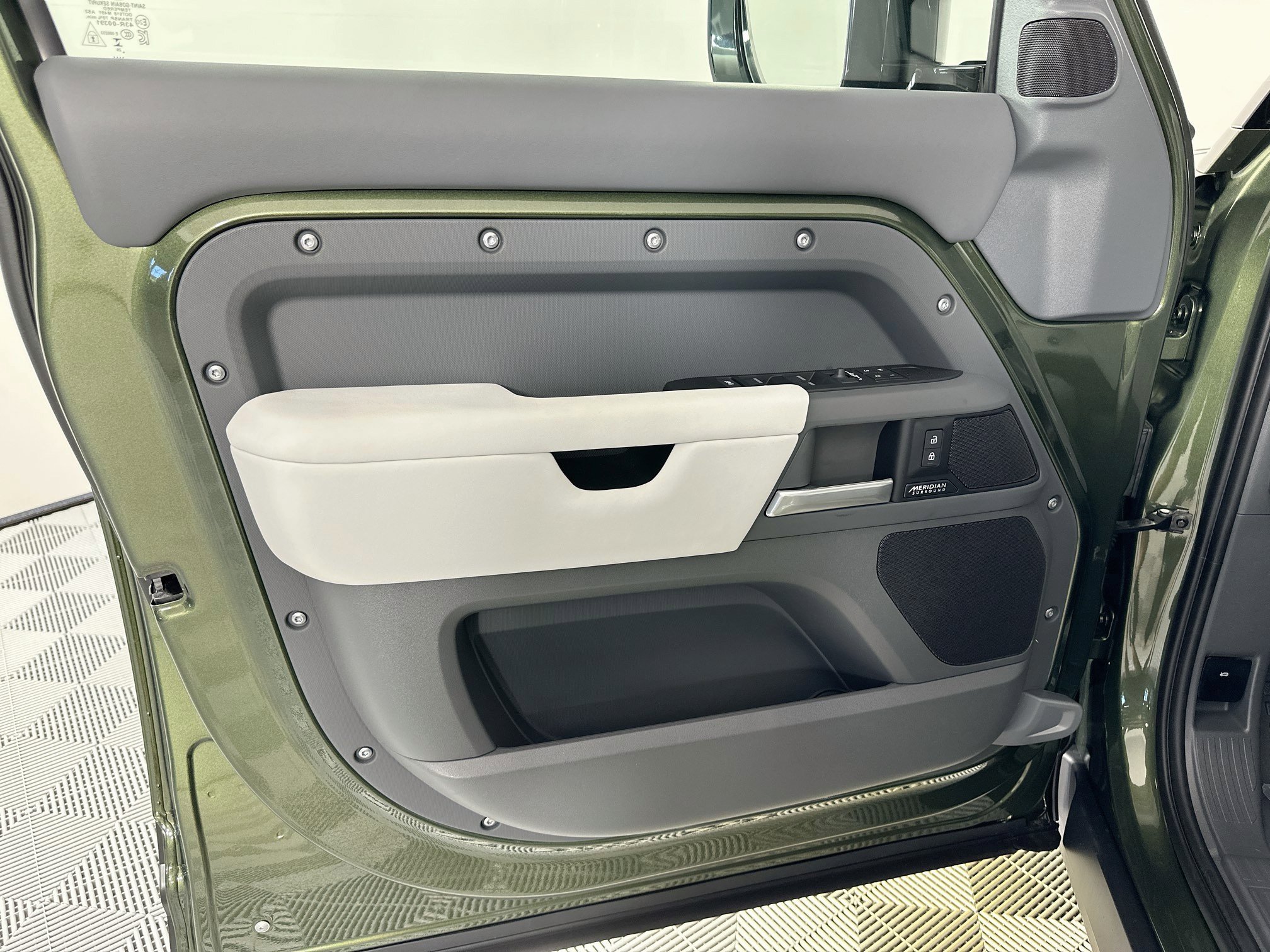 New 2026 Land Rover Defender 110 X-Dynamic SE AWD/4WD image 14