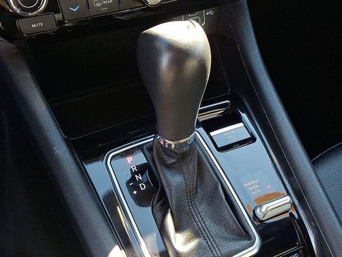 Used 2024 Jeep Compass Latitude image 14