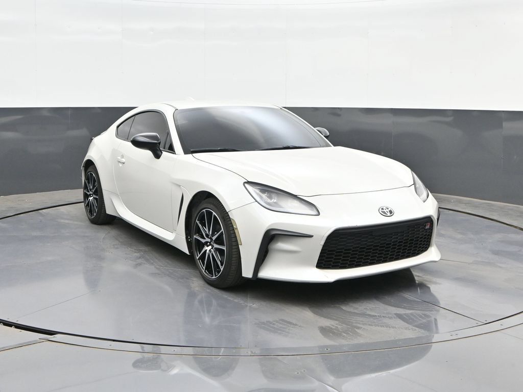 Used 2023 Toyota GR86 RWD image 18
