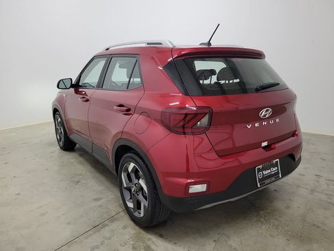 Used 2025 Hyundai Venue Limited FWD image 7