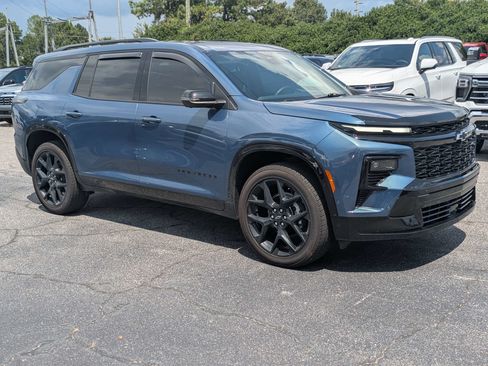 Used 2026 Chevrolet Traverse RS FWD image 2