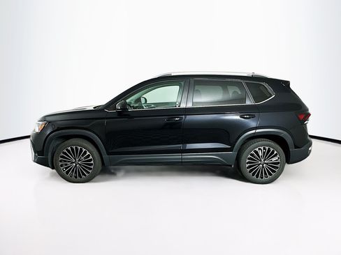 Used 2025 Volkswagen Taos SE FWD image 4
