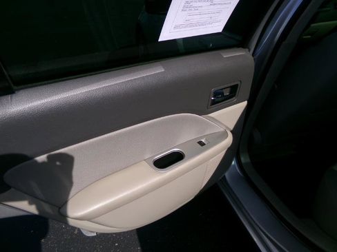 Used 2011 Ford Fusion SEL image 28