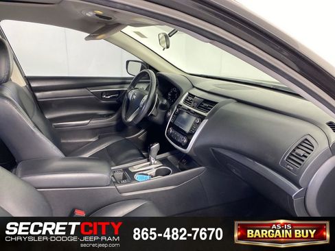 Used 2018 Nissan Altima 2.5 SR w/ SR Midnight Edition image 31