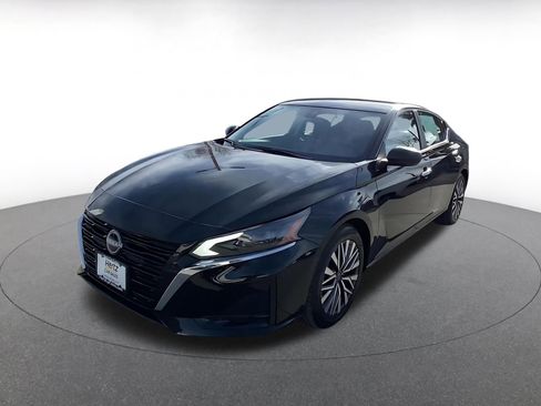 Used 2025 Nissan Altima 2.5 SV image 7