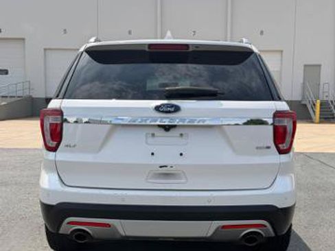 Used 2016 Ford Explorer XLT w/ Equipment Group 202A AWD/4WD image 5