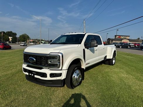 Used 2026 Ford F450 Platinum w/ FX4 Off-Road Package AWD/4WD image 3
