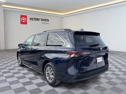 Used 2024 Toyota Sienna XLE image 8