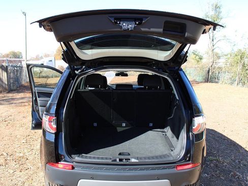 Used 2018 Land Rover Discovery Sport SE image 30