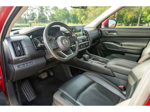 Used 2023 Nissan Pathfinder SL FWD image 11