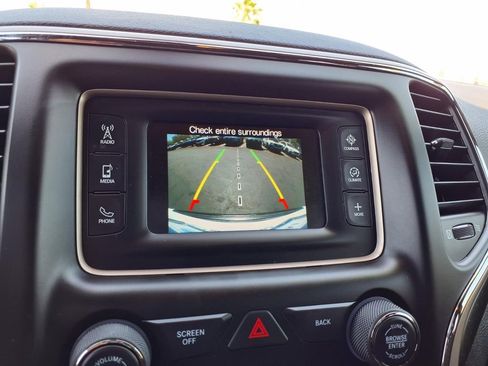 Used 2017 Jeep Grand Cherokee Laredo w/ Quick Order Package 2BE image 6