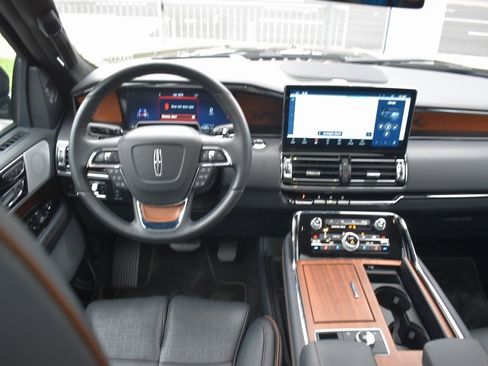 Used 2024 Lincoln Navigator Black Label image 23