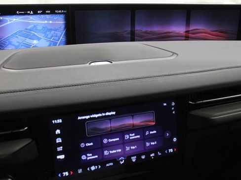 Used 2025 Lincoln Navigator Reserve w/ Jet Appearance Package AWD/4WD image 18