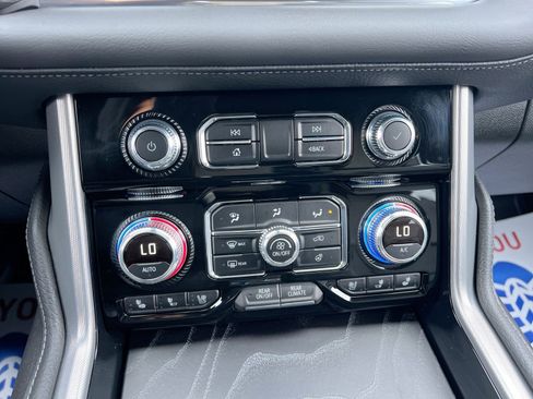 Used 2024 GMC Yukon Denali w/ Denali Reserve Package image 19