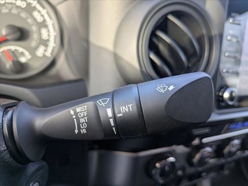 Used 2022 Toyota Tacoma SR image 13