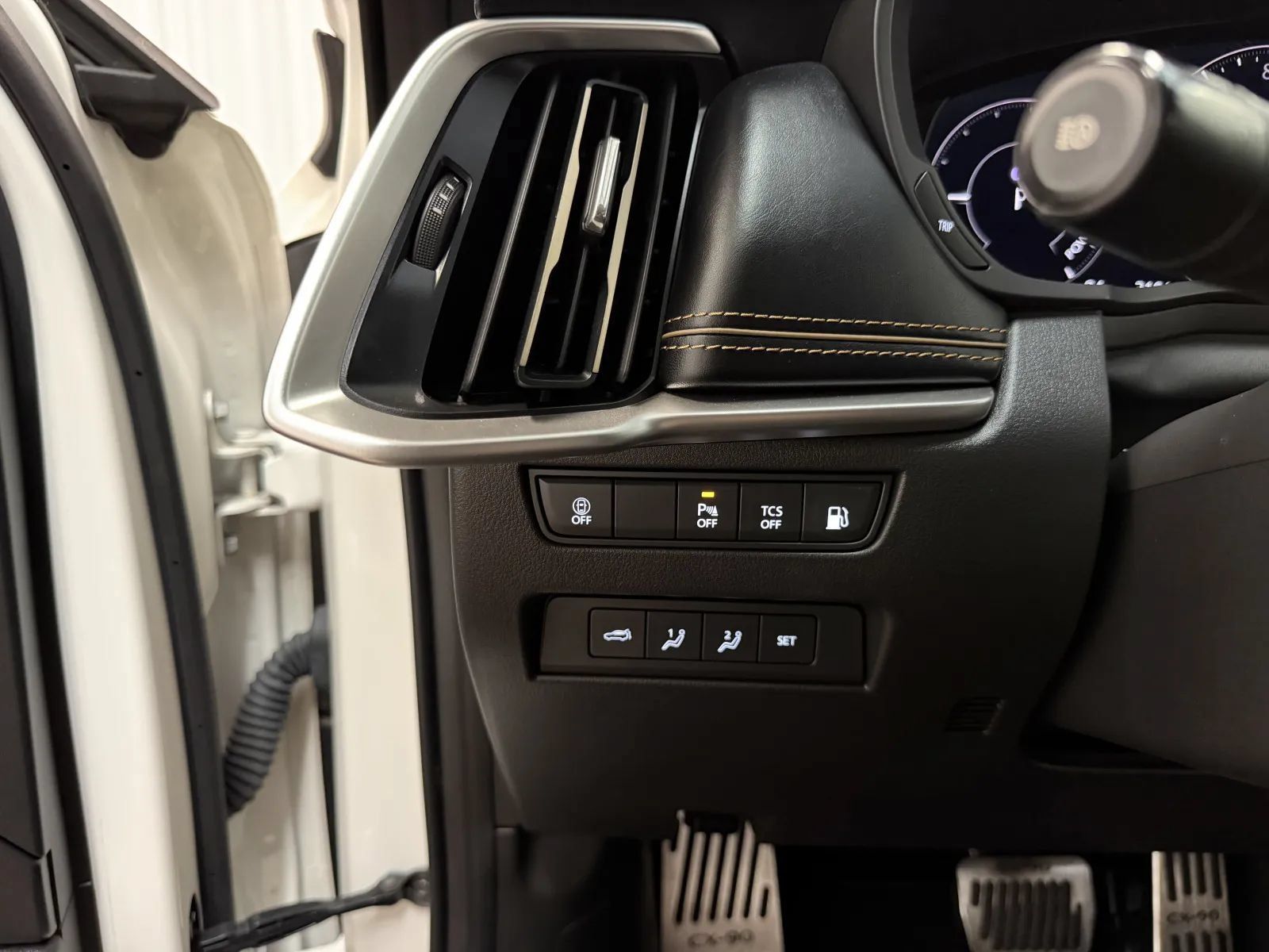 Used 2024 MAZDA CX-90 Plug-In Hybrid w/ Premium Plus AWD/4WD image 27