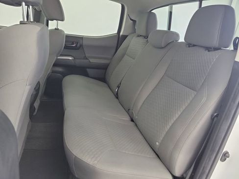 Used 2022 Toyota Tacoma SR5 RWD image 12