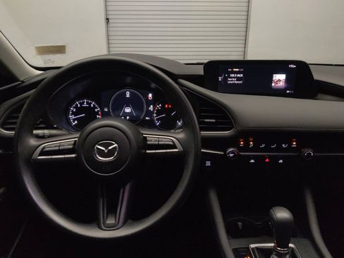 Used 2020 MAZDA MAZDA3 Sedan FWD image 22