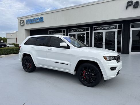 Used 2018 Jeep Grand Cherokee Altitude RWD image 6