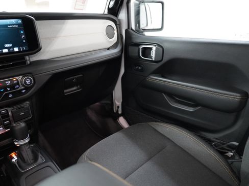 Used 2025 Jeep Wrangler Unlimited Sahara AWD/4WD image 13
