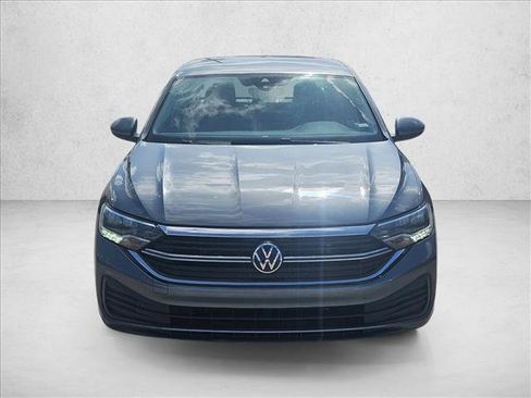 Used 2024 Volkswagen Jetta SE FWD image 2