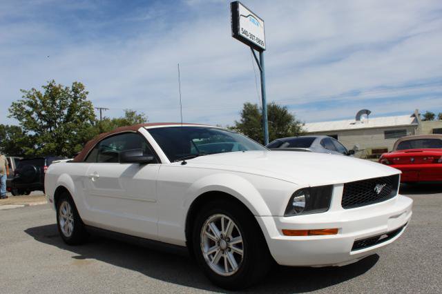 Used 2007 Ford Mustang Premium RWD image 3