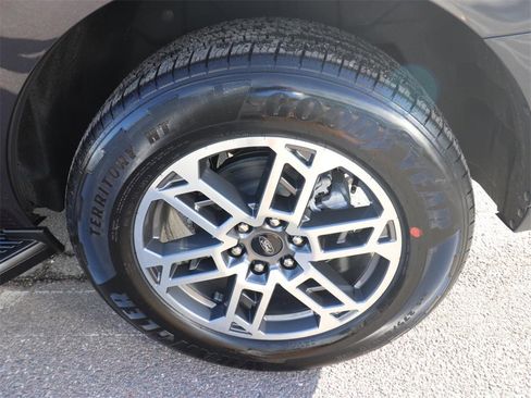 New 2026 Ford Expedition Active image 23