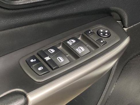 Used 2022 Jeep Cherokee Limited AWD/4WD image 21