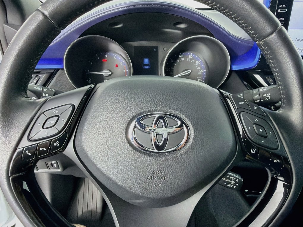 Used 2022 Toyota C-HR XLE FWD image 16
