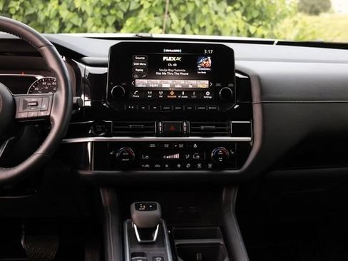 Certified 2025 Nissan Pathfinder SL FWD image 26