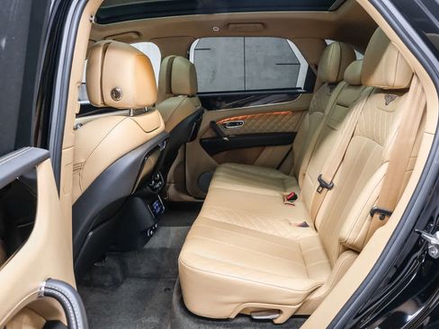 Used 2018 Bentley Bentayga AWD/4WD image 22