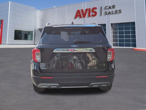 Used 2024 Ford Explorer XLT w/ Equipment Group 202A image 7