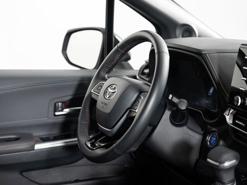 Used 2022 Toyota Sienna XSE image 27