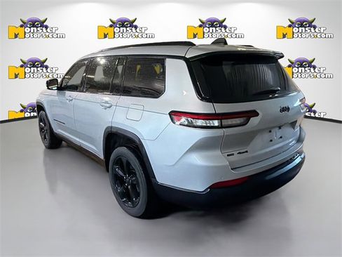 Used 2023 Jeep Grand Cherokee L Laredo image 6