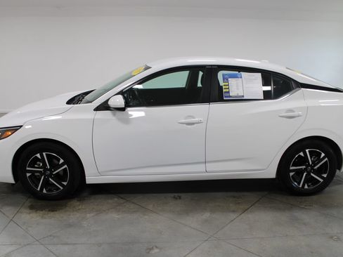 Used 2025 Nissan Sentra SV FWD image 6